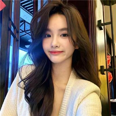 院子里的女人